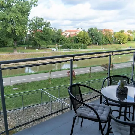 Апартаменти Capital Towers - Apartament Green W Centrum Miasta Z Widokiem Na Rzeke I Park Ряшів